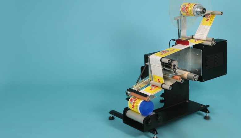 Unikátní aplikátor etiket pro válcové obaly